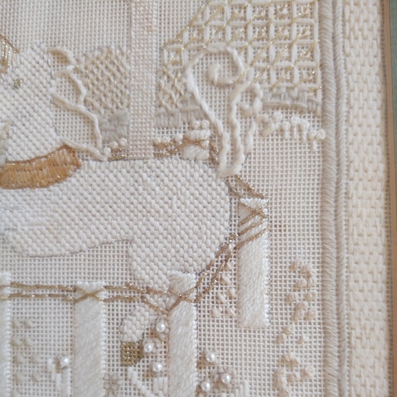 Vintage handmade crewelwork of unicorn - Picture 4 of 11